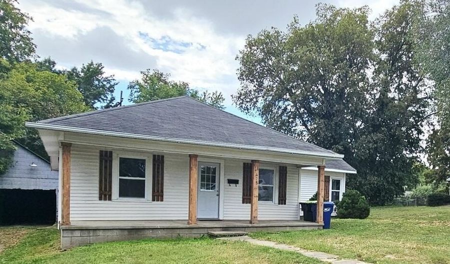 425 E 21st St, Baxter Springs, KS 66713 - 3 Beds, 2 Bath
