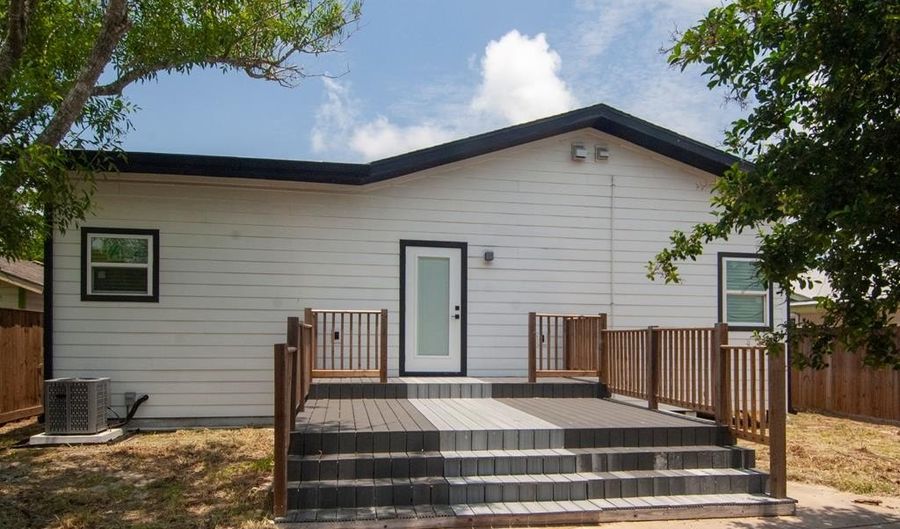 607 Matlock, Aransas Pass, TX 78336 - 2 Beds, 1 Bath