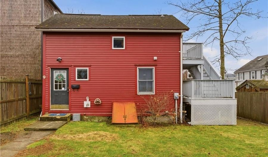9 Bacheller St, Newport, RI 02840 - 2 Beds, 1 Bath