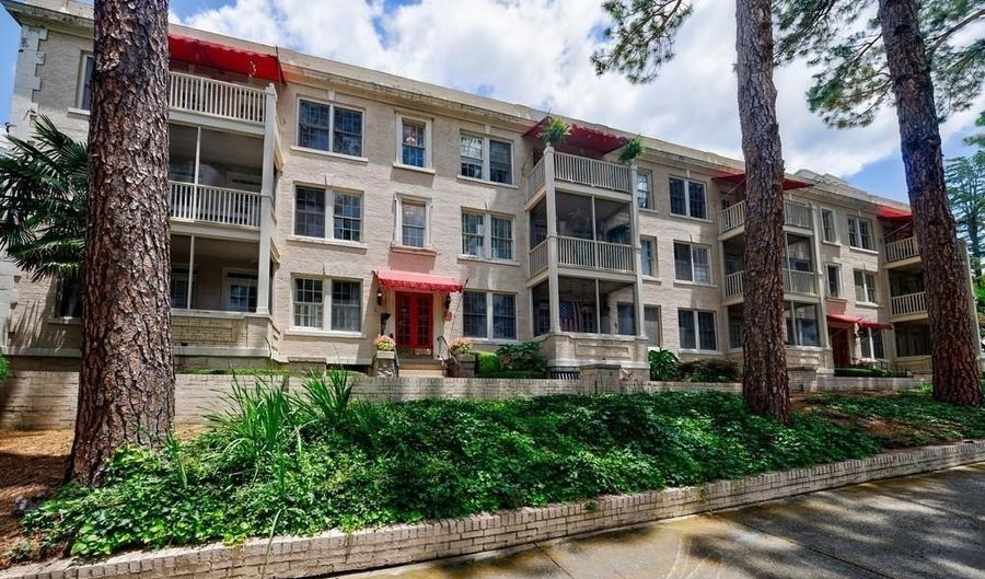 2214 Peachtree Rd NW B5, Atlanta, GA 30309 - 2 Beds, 1 Bath
