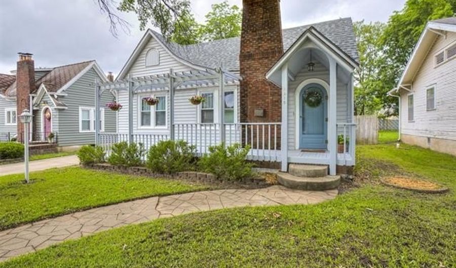 1415 S Osage Ave, Bartlesville, OK 74003 - 2 Beds, 2 Bath