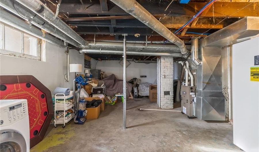 915 N 9th St, Atchison, KS 66002 - 3 Beds, 1 Bath