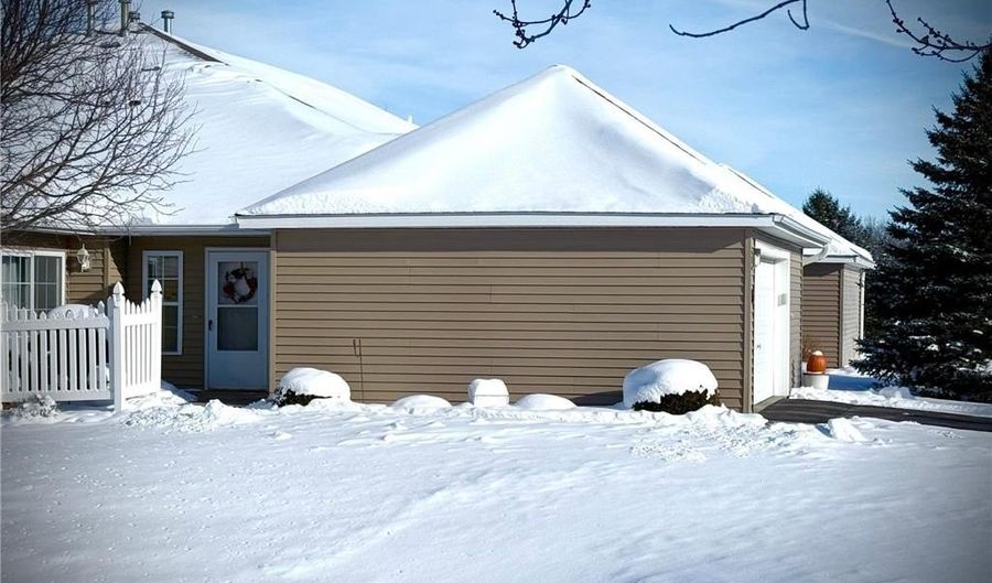 1907 Oak Tree Ln C, Austin, MN 55912 - 2 Beds, 2 Bath