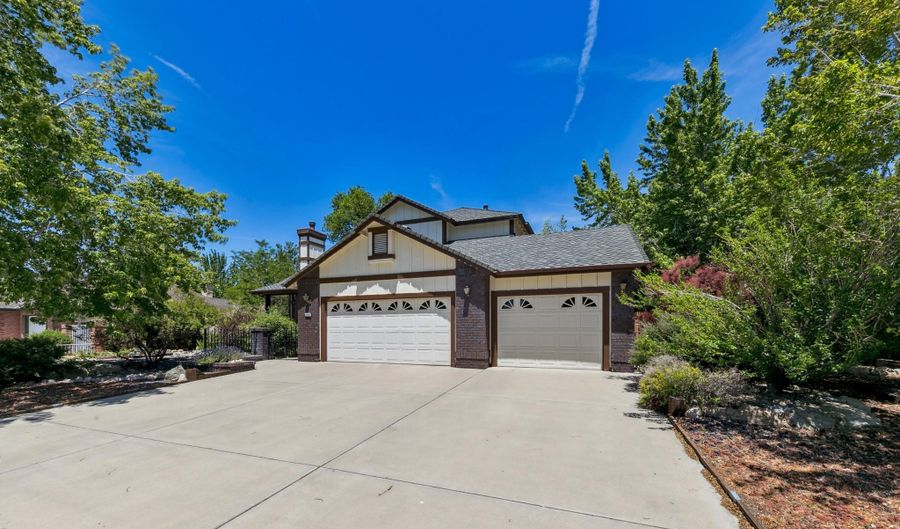 1208 Pleasantview Dr, Gardnerville, NV 89460 - 4 Beds, 3 Bath