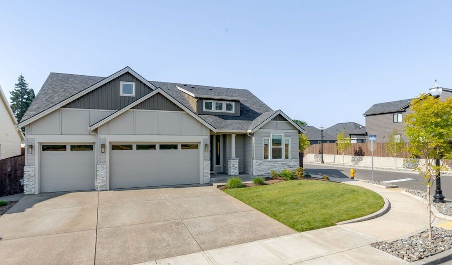 915 SE 35TH St, Battle Ground, WA 98604 - 4 Beds, 3 Bath