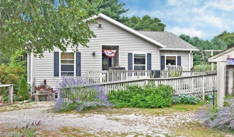 21 Memory Ln, Hopkinton, RI 02804 - 2 Beds, 2 Bath