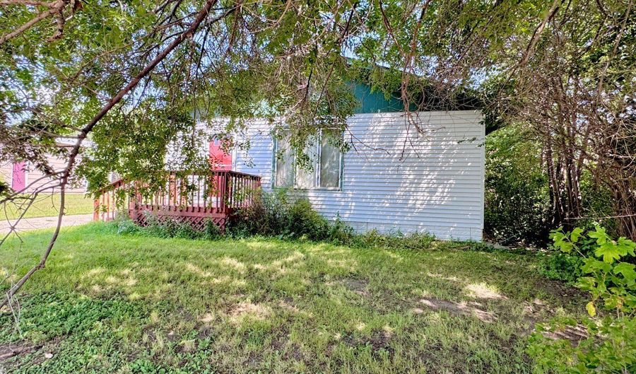 212 7th Ave NW, Bowman, ND 58623 - 2 Beds, 2 Bath
