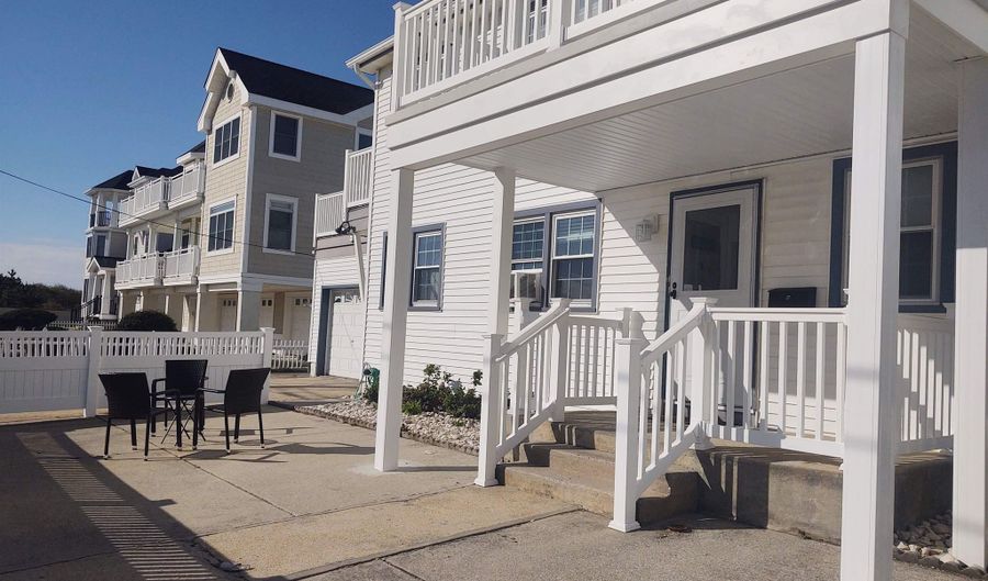 300 5th St S, Brigantine, NJ 08203 - 2 Beds, 1 Bath