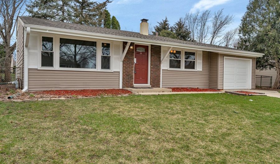 554 CHATHAM Cir, Buffalo Grove, IL 60089 - 3 Beds, 2 Bath