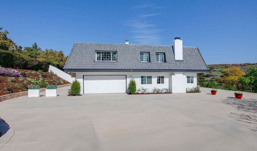 9431 W Lilac Rd, Escondido, CA 92026 - 5 Beds, 6 Bath