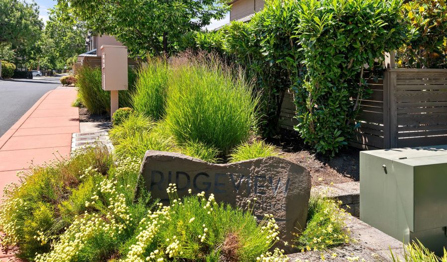 37 N Mountain Ave, Ashland, OR 97520 - 3 Beds, 2 Bath