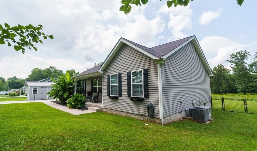 153 Chestnut St, Baxter, TN 38544 - 3 Beds, 2 Bath