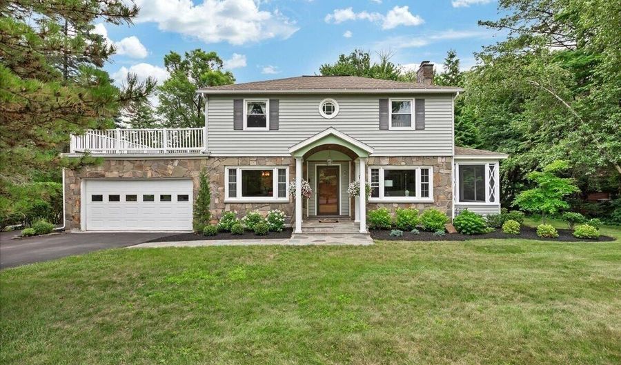 28 Loudon Pkwy, Albany, NY 12211 - 4 Beds, 3 Bath