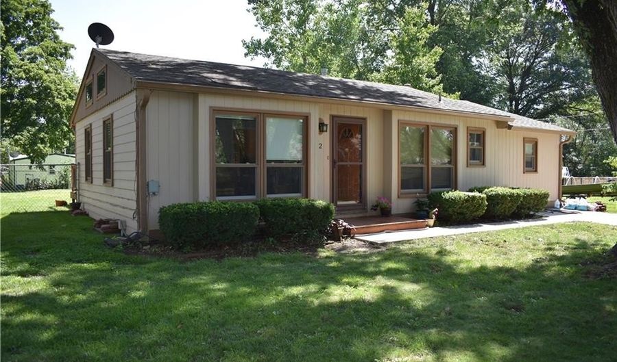 225 King St, Baldwin City, KS 66006 - 3 Beds, 2 Bath