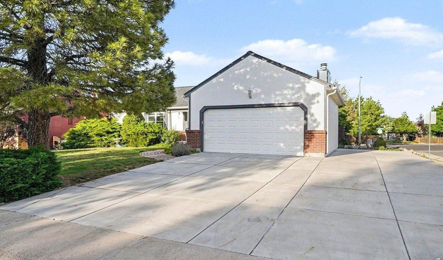 10020 Lee St, Broomfield, CO 80021 - 3 Beds, 2 Bath