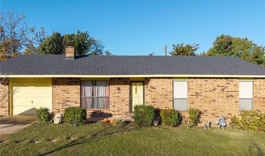 1414 Main St, Arkoma, OK 74901 - 2 Beds, 2 Bath