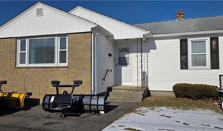 20 Intervale Ave, North Providence, RI 02911 - 2 Beds, 2 Bath