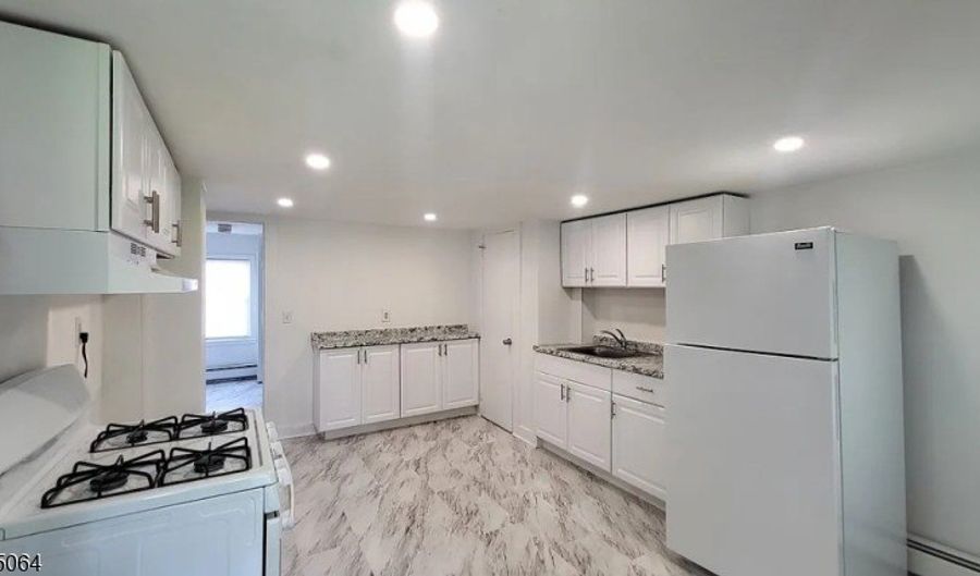 60 E Mc Farlan St Abc 1, Andover, NJ 07801 - 1 Beds, 1 Bath