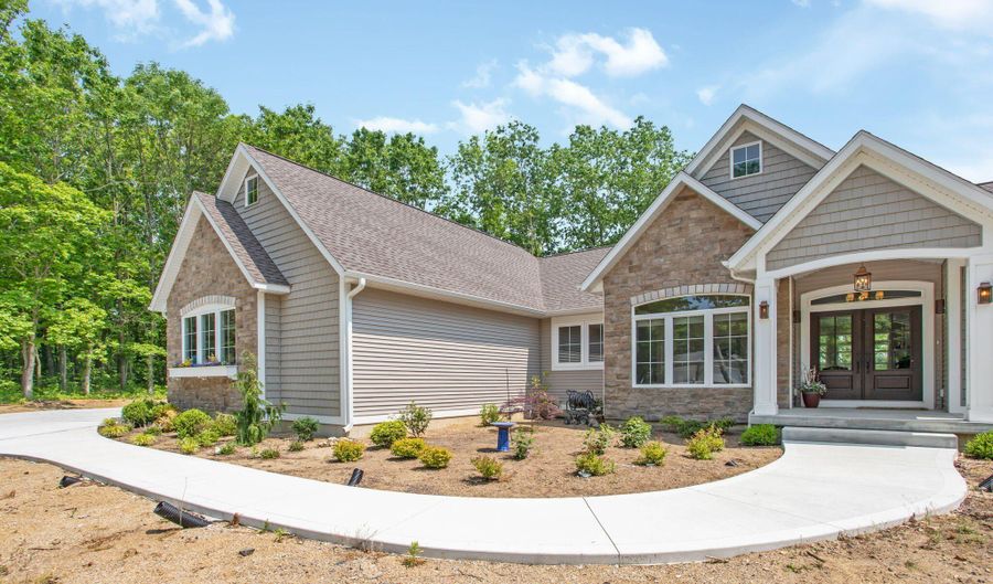 1663 Fairview Dr, Allegan, MI 49010 - 3 Beds, 4 Bath