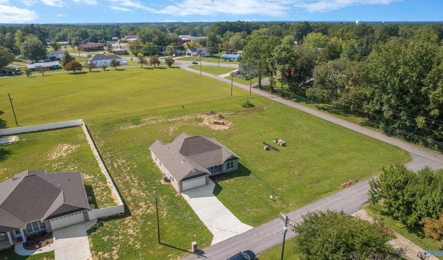 741 8th St NE, Arab, AL 35016 - 3 Beds, 2 Bath