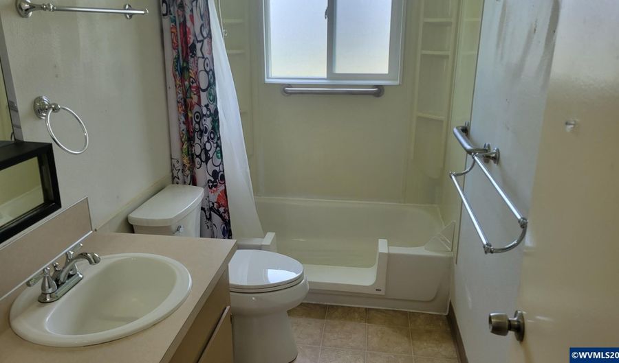 945 N 4th St, Aumsville, OR 97325 - 3 Beds, 1 Bath