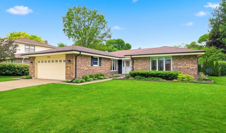 1132 S Fernandez Ave, Arlington Heights, IL 60005 - 3 Beds, 3 Bath