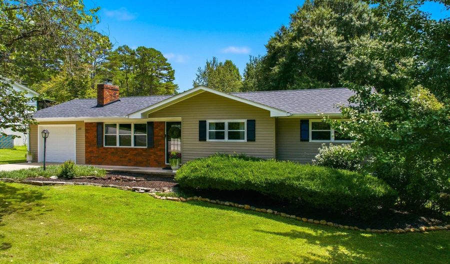 1211 Tellico Ave E, Athens, TN 37303 - 3 Beds, 2 Bath