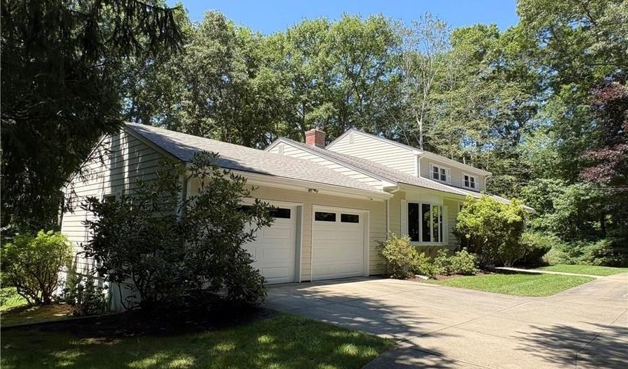 33 MaryAnn Dr, Exeter, RI 02822 - 3 Beds, 3 Bath