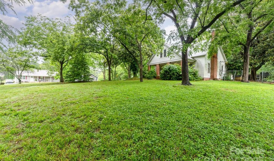 520 Eastwood Park Cir, Albemarle, NC 28001 - 5 Beds, 2 Bath