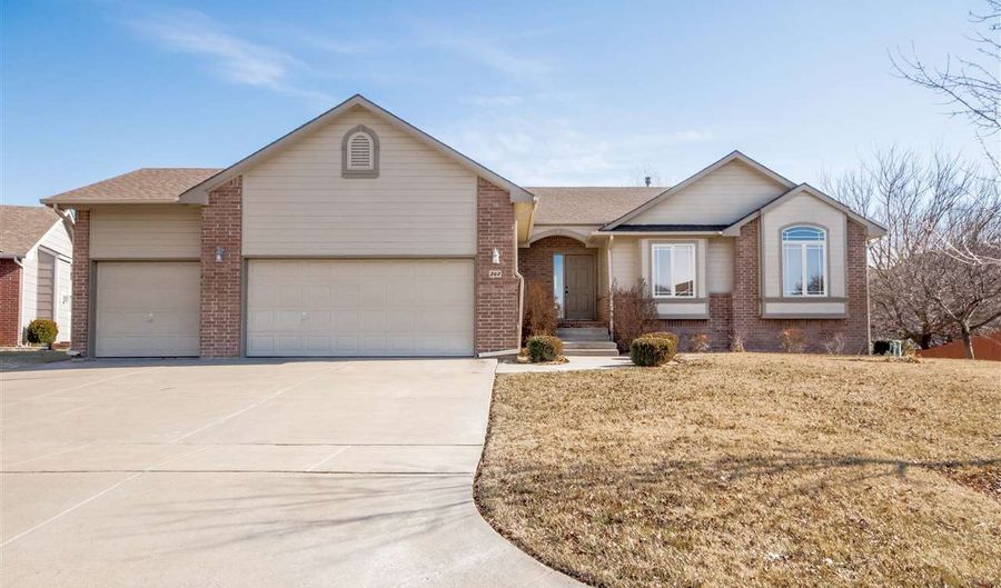 302 S Onewood Dr, Andover, KS 67002 - 5 Beds, 3 Bath