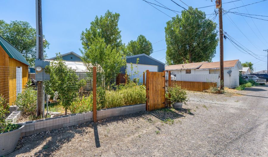 577 N 1st St, Battle Mountain, NV 89820 - 2 Beds, 1 Bath