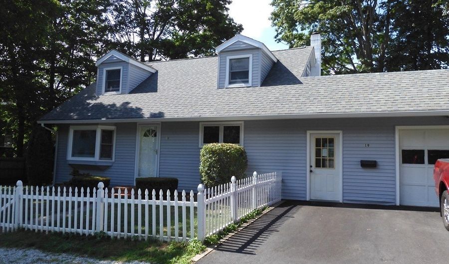 19 Perkins, Amesbury, MA 01913 - 4 Beds, 1 Bath