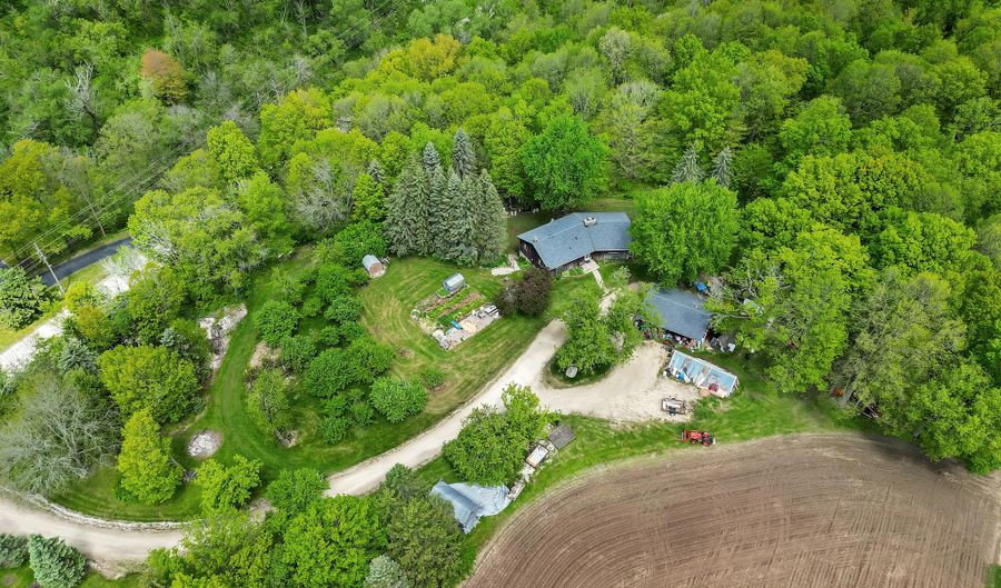 6372 Wildlife Rd, Allenton, WI 53002 - 4 Beds, 2 Bath