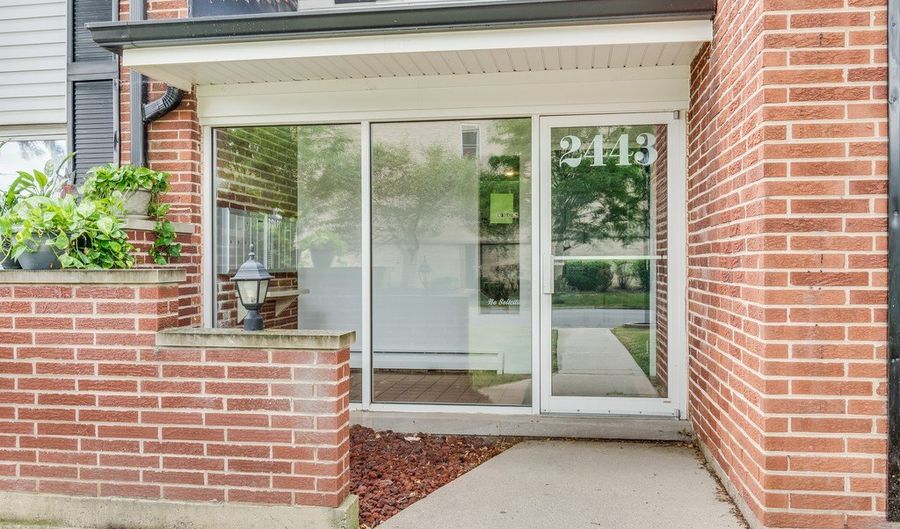 2443 E Brandenberry Ct 2A, Arlington Heights, IL 60004 - 2 Beds, 2 Bath