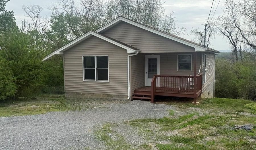 628 Locust St, Abingdon, VA 24210 - 3 Beds, 1 Bath