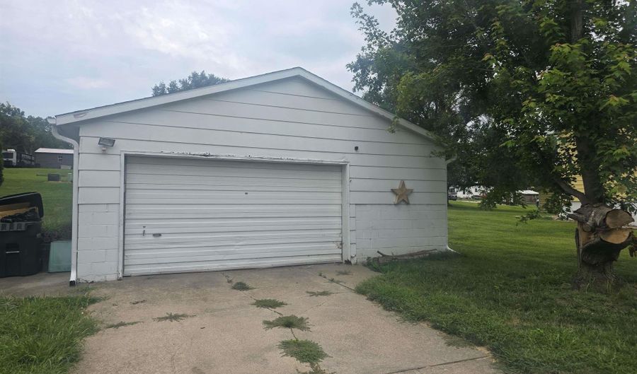 1311 6 St, Auburn, NE 68305 - 3 Beds, 2 Bath