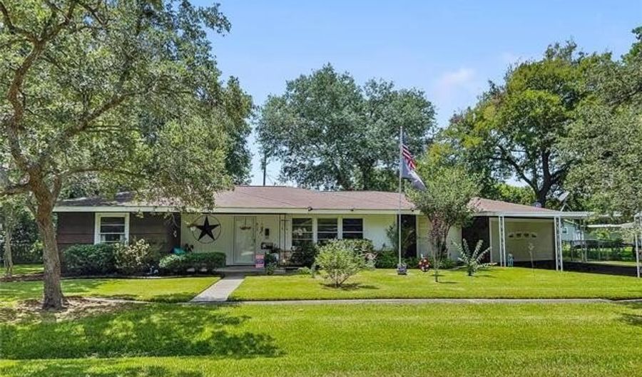813 N Morgan St, Angleton, TX 77515 - 3 Beds, 2 Bath