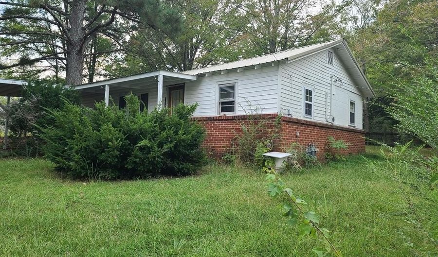 111 Easy St, Big Sandy, TN 38221 - 2 Beds, 1 Bath