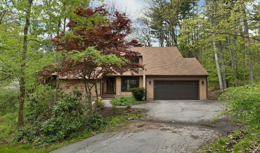 16 Old Manchester Rd, Amherst, NH 03031 - 3 Beds, 3 Bath