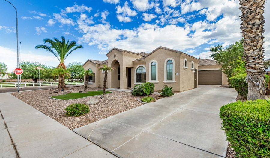 789 E SAN CARLOS Way, Chandler, AZ 85249 - 4 Beds, 4 Bath