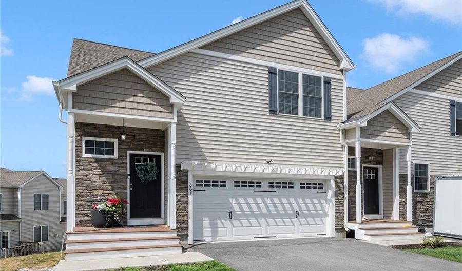 601 Hunting Hill Dr, Cumberland, RI 02864 - 2 Beds, 3 Bath