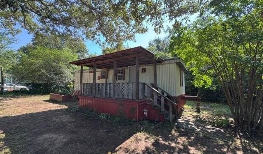 70 Reed St, Batesville, AR 72501 - 2 Beds, 1 Bath