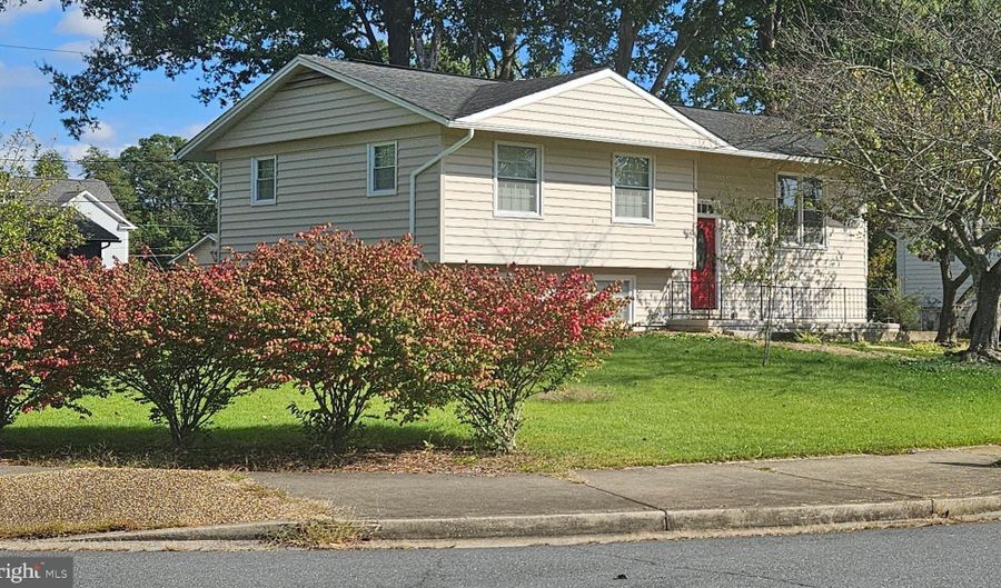 8001 HAMMOND St, Alexandria, VA 22309 - 5 Beds, 2 Bath