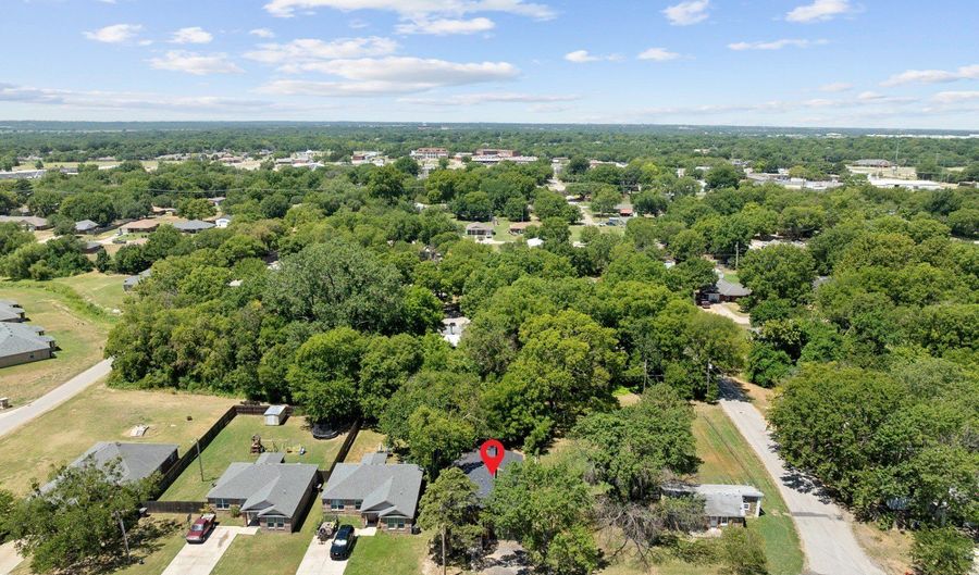 927 2nd NW Ave, Ardmore, OK 73401 - 2 Beds, 2 Bath