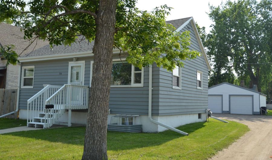 314 S 9th St, Aberdeen, SD 57401 - 3 Beds, 2 Bath