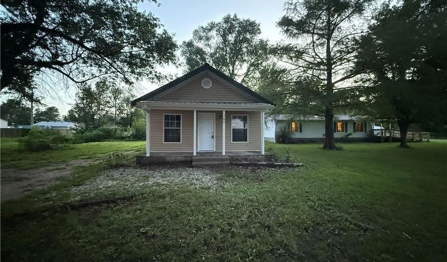 369 Martin Ave, Asbury, MO 64832 - 2 Beds, 1 Bath