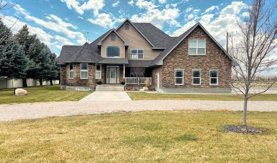 98 N 50 E, Blackfoot, ID 83221 - 7 Beds, 5 Bath