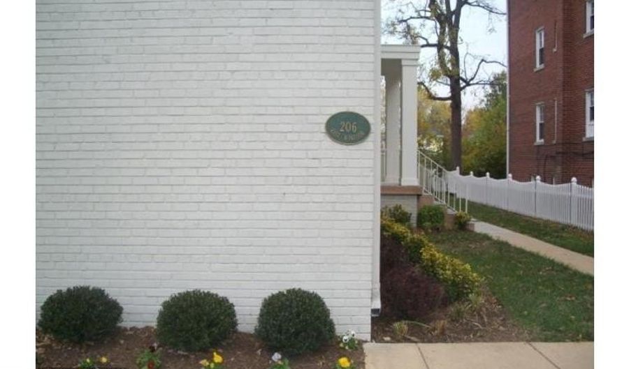 206 E WINDSOR Ave 101, Alexandria, VA 22301 - 2 Beds, 1 Bath