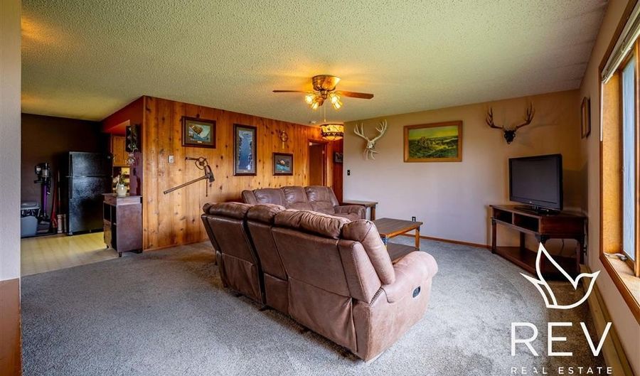 8 Mountain Dr, Cody, WY 82414 - 3 Beds, 2 Bath