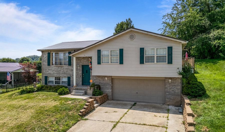 56 Regal Oaks, Barboursville, WV 25504 - 3 Beds, 3 Bath